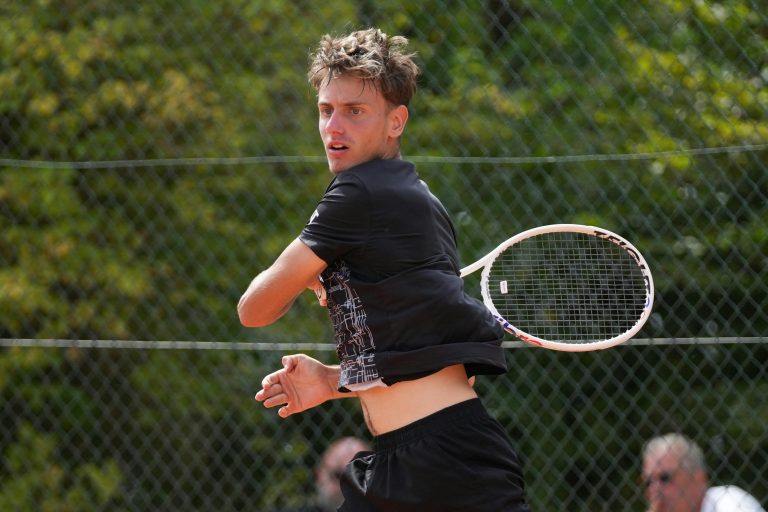 resumen del torneo de tenis en lannion: el ex campeón léo lagarrigue queda eliminado.
