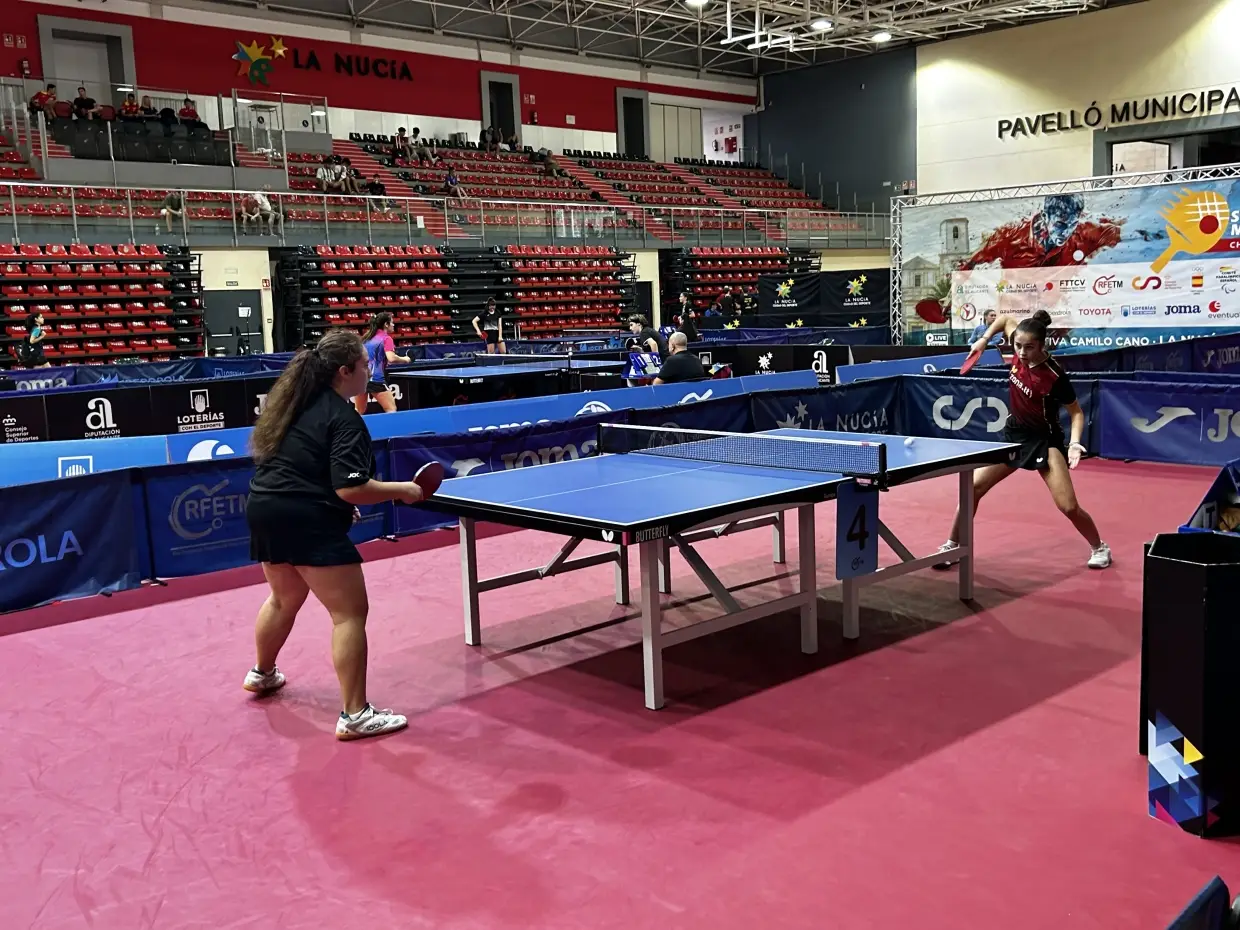el club tenis de mesa nieul cuenta con 100 socios apasionados, ofreciendo un entorno amigable para practicar y disfrutar del tenis de mesa.
