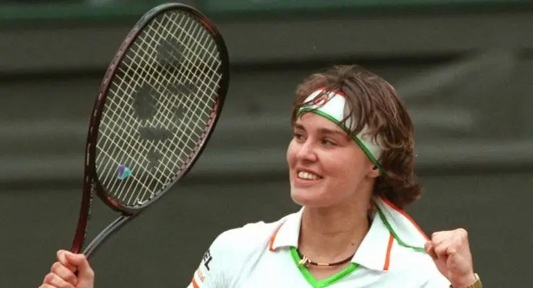 joven de macer participa en torneo internacional de tenis, demostrando talento y dedicación en una competencia de alto nivel.