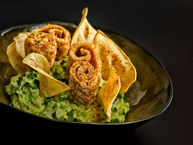 descubre la ronda inicial donde 16 restaurantes compiten para ofrecer los mejores nachos. ¡no te pierdas esta deliciosa competencia!