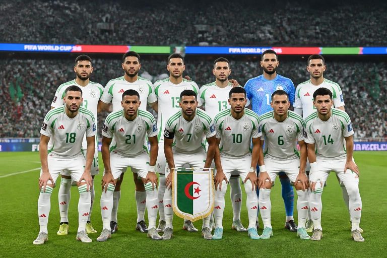 descubre la alineación prevista de la selección de argelia para el mundial de 2026, con los jugadores clave y estrategias del equipo africano para el torneo.