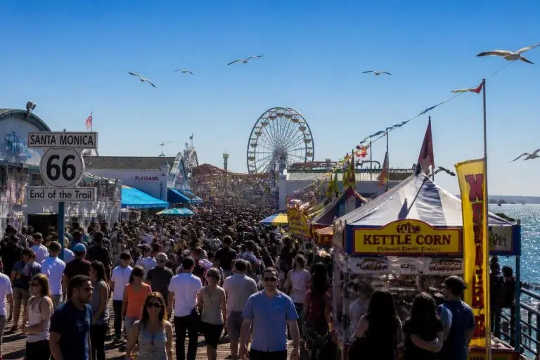disfruta de un festival gratuito este fin de semana en el icónico muelle de santa mónica, con música en vivo, comida y actividades para toda la familia.