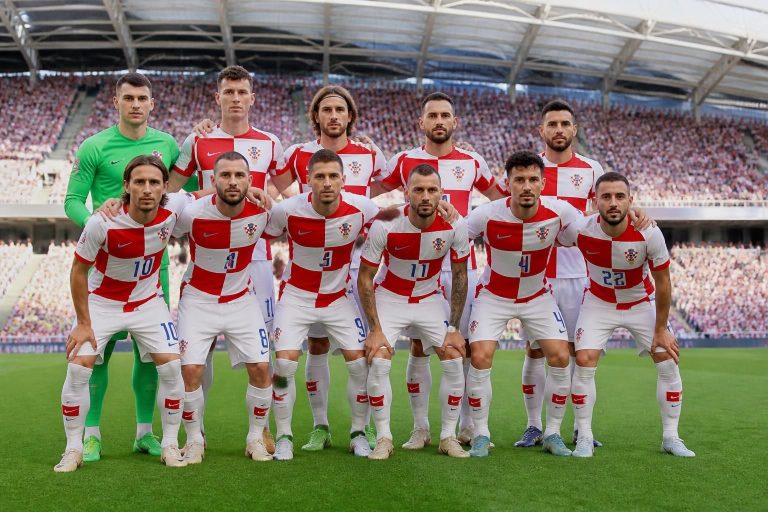 descubre la alineación oficial de la selección de croacia para el mundial de 2026. conoce a los jugadores convocados y las estrategias del equipo croata para el torneo.