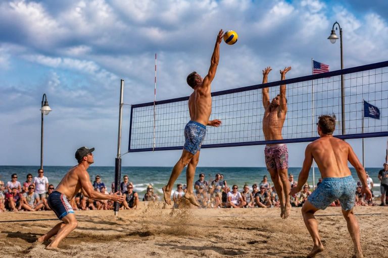 disfruta del emocionante vóley playa en plena acción en ashtabula, donde la arena y el deporte se unen para ofrecer intensidad y diversión.