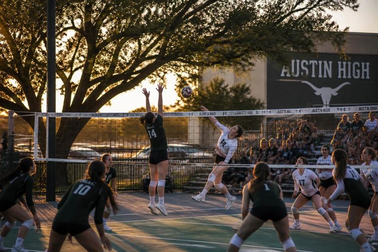el vóleibol en secundaria en austin enfrenta nuevos retos con la clasificación 6a: equipos compiten intensamente en busca del éxito en la temporada.