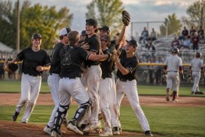 tuscarawas valley comenzó el torneo de la división v con una contundente barrida ante sandy valley y avanzó con fuerza en la competición.